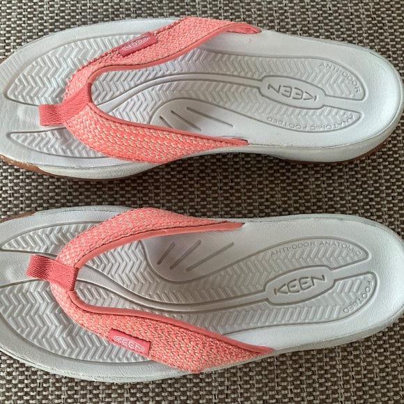 Keen flip flop sandals.Orange,size 9. - Picture 3 of 9